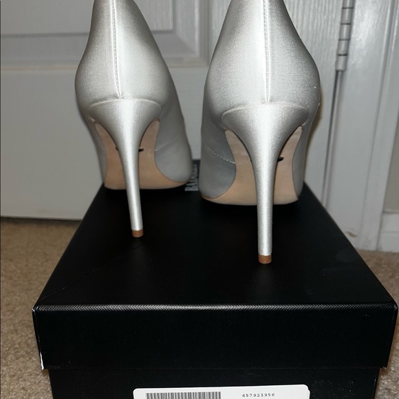 Badgley Mischka
Cher Satin Buckle Cocktail High-Heel Pumps - Picture 4 of 6